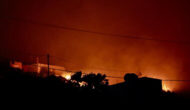 Incendio a Creta: fuga nella notte di residenti e turisti, 1.500 evacuati
