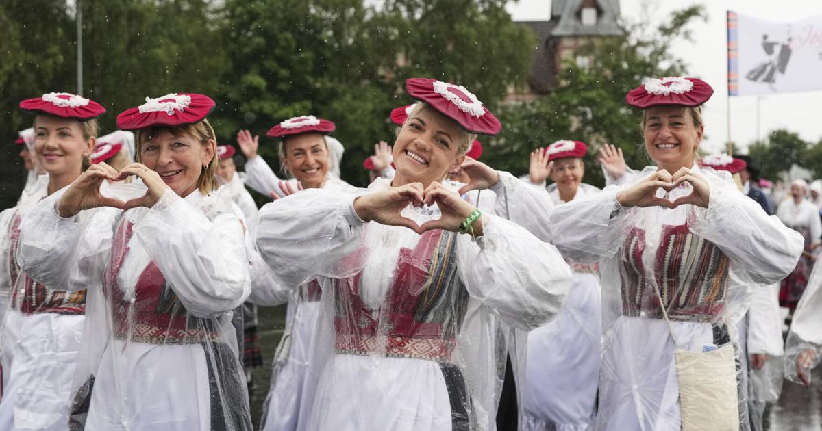 Thousands of voices unite in song at traditional choir festival celebrating Estonia's culture | National News