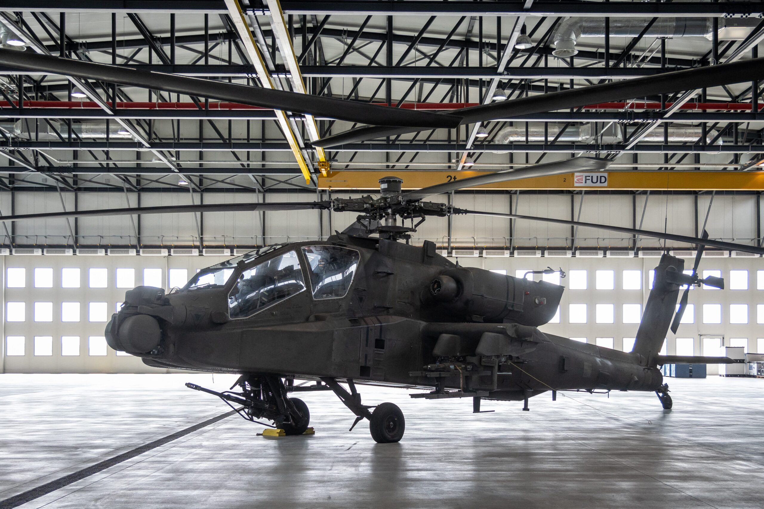 Ein APACHE-Hubschrauber während einer Zeremonie anlässlich der Auslieferung der ersten Hubschrauber dieses Typs an die polnischen Streitkräfte.
