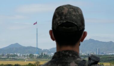 North Korean man makes rare direct land crossing to South – DW – 07/04/2025