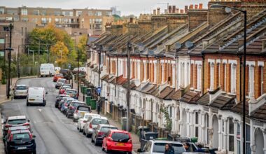 Average rent surges to £2,712 in London and £1,365 across UK