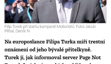 "Mlátil jsem tě jen v afektu" obět Turkova údajného domácího násilí zveřejnila emaily, co jí psal.