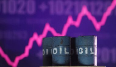Dealmaking in US upstream oil and gas tumbles as volatility rattles investors