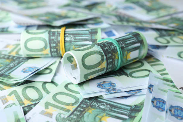 EU’s Sluggish Economy Faces Moderate Growth Slowdown from US Trade Tensions