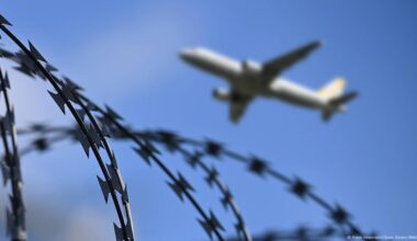 Austria deports first Syrian since start of civil war – DW – 07/03/2025