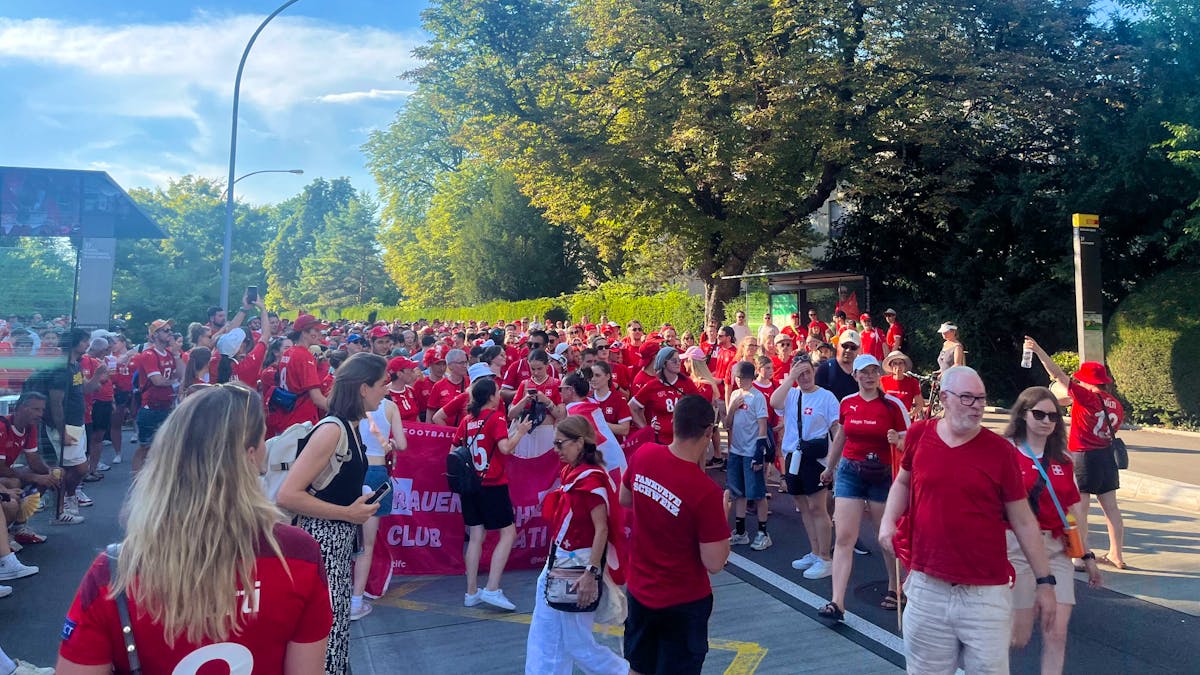 Fussball-EM 2025: Fan-Party in Basel beginnt