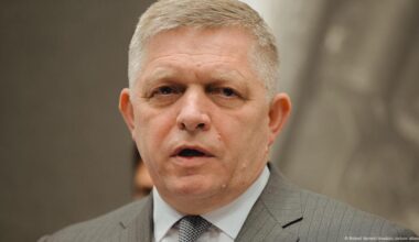 Fico uses anti-EU rhetoric as diversionary tactic – DW – 07/22/2025