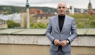 German politician resigns over swastika on ballot – DW – 07/25/2025