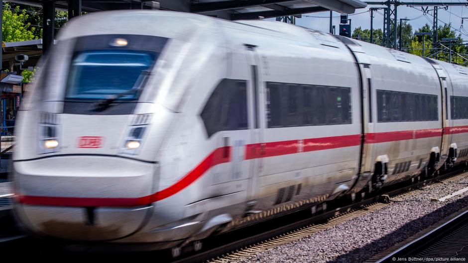 ICE train passengers stuck for 6 hours in tunnel – DW – 07/27/2025