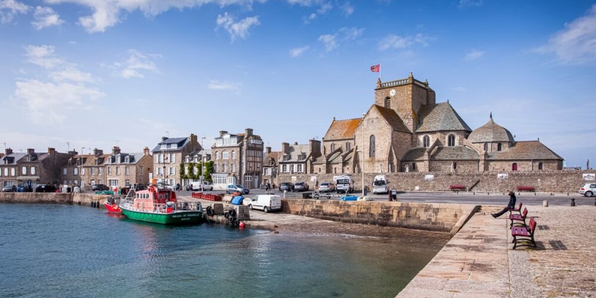 Brazilian Woman Found Dead on Normandy Rocks: Investigation Underway