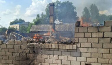 Russia attacks Sumy Oblast, injuring two people and destroying residential and commercial buildings