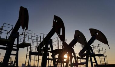 Oil futures, options trade at record levels in Q2 as investors navigate volatility