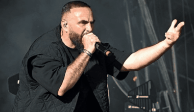 "Ça ne correspond pas à nos valeurs" : la présence du rappeur Médine au festival Les Pluies de Juillet fait réagir des élus de la Manche