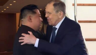 North Korean leader Kim Jong Un (L) received Russia