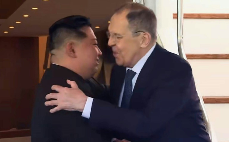 North Korean leader Kim Jong Un (L) received Russia