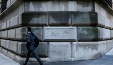 US consumers happier about finances, expect stable inflation, New York Fed says