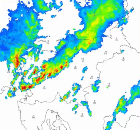 Ponekod v le nekaj urah padla več kot mesečna količina dežja