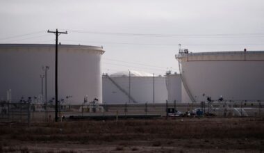 Oil prices edge down on expected minimal sanctions impact