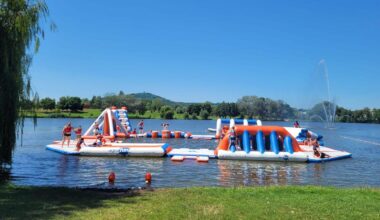 A peine ouvert, l'aquaparc installé sur le plan d'eau de la Gémerie à Arnage va être démonté, en raison d'incivilités - ici