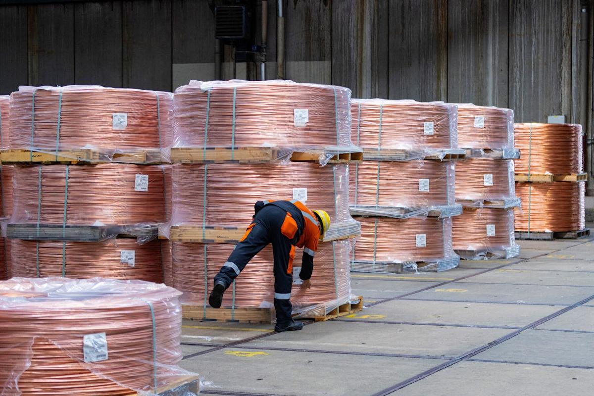 Trump Aims Tariff Double Whammy at Industries, Nations by Aug. 1