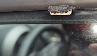 Weet iemand wat dit is? Vanochtend aan beide kanten van mijn auto gezien