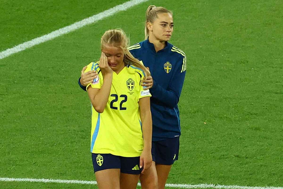 Zlatan Ibrahimovic contacts Smilla Holmberg after missed penalty against England
