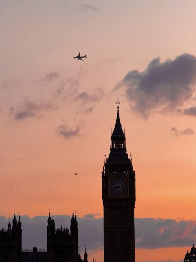 The sunset after the rain in London is so beautiful (filmed on July 26th).
