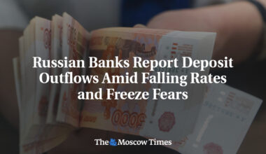 Russian Banks Report Deposit Outflows Amid Falling Rates and Freeze Fears