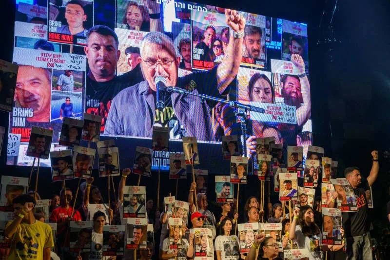 Demonstrators hold pictures of Gaza Israeli hostages during a demonstration in favour of the release of all hostages held by the Palestinian militant group Hamas in the Gaza Strip., ahead of Israeli Prime Minister Netanyahua's upcoming meeting with US President Trump. Israel Hadari/ZUMA Press Wire/dpa
