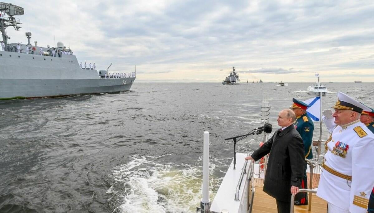 Fontanka: Main naval parade cancelled in fear of attacks