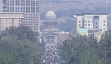 Experts warn of health impacts from wildfire smoke amid Northwest fires