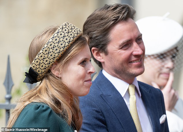 She also added a gold and green statement hairband from by Justine Bradley-Hill Millinery