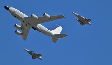 Spionageflugzeuge der Nato fliegen Zangenmanöver gegen Russland