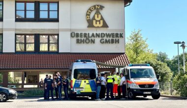 Mellrichstadt in Bayern: Drei Menschen in einer Firma niedergestochen | Regional