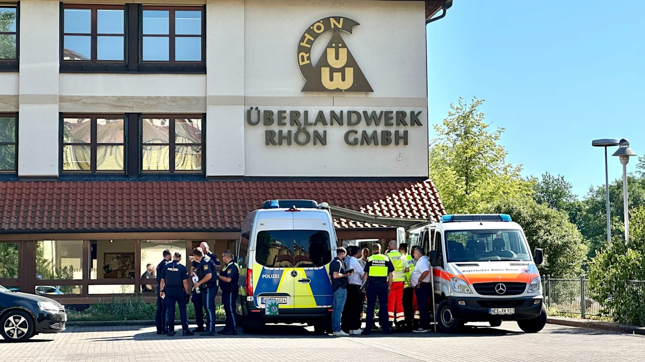 Mellrichstadt in Bayern: Drei Menschen in einer Firma niedergestochen | Regional