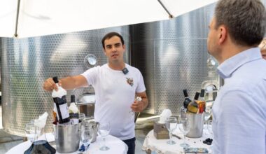 PM visits winery of family in central Moldova village
