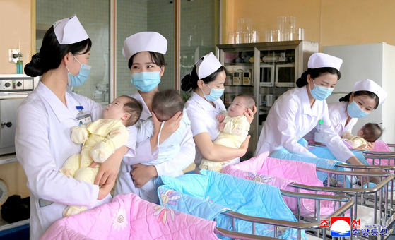 Nurses take care of quintuplets, three girls and two boys, born to mother Pak Kyong-sim and her husband, Son Chung-hyo, at a maternity clinic in Pyongyang, in this undated photo released by North Korea's official Korean Central News Agency on June 20. [YONHAP]
