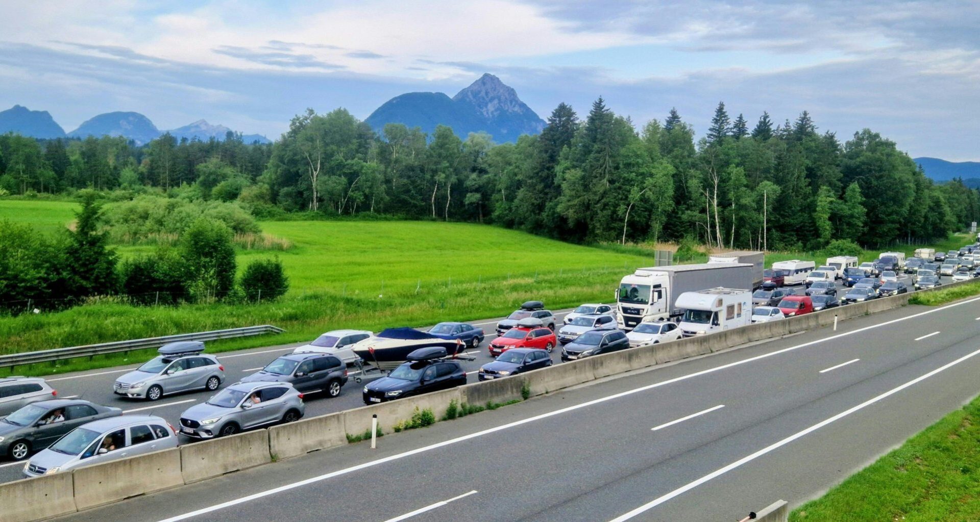 Sommerferien und Großevents: Das sind die Stau-Hotspots diesen Monat in Österreich