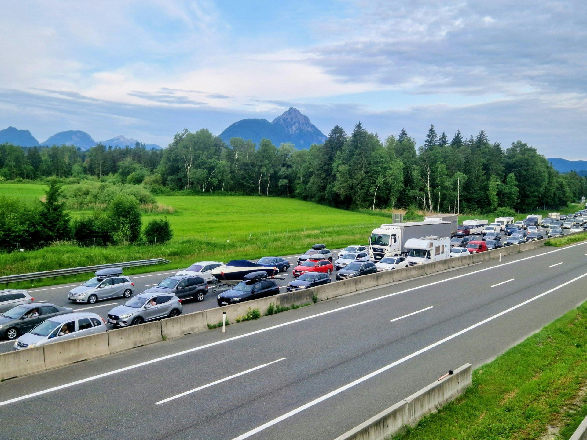 Im Juli ist auf Österreichs Straßen Geduld gefragt.
