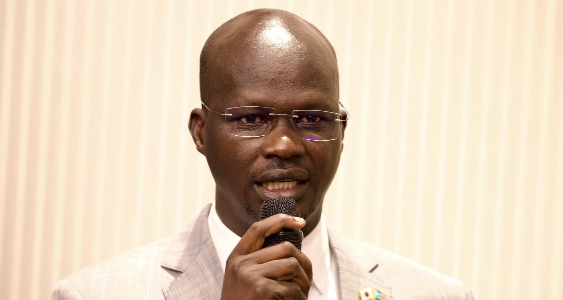 Central bank weighs more money printing, MPs say