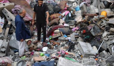 Hamas agrees to release 10 captives as Israeli attacks kill 74 in Gaza | Gaza News