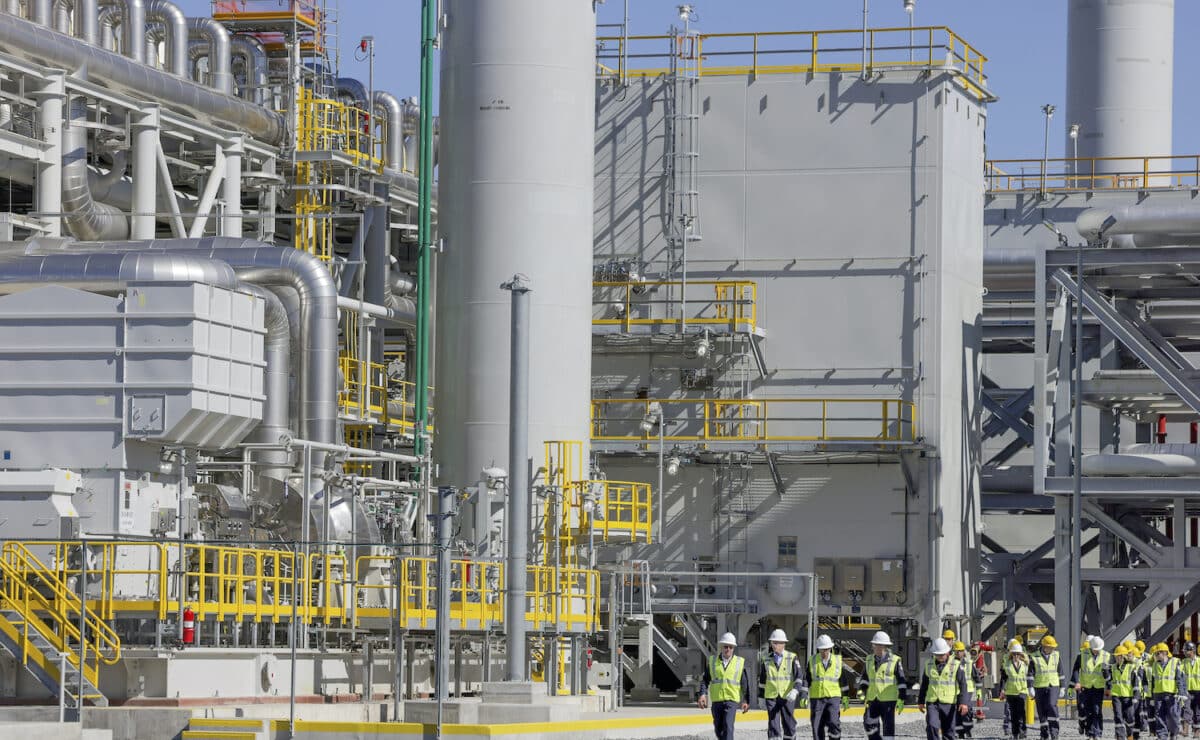 US officials tour an LNG export facility