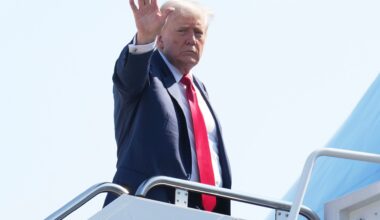 Trump signals positive meeting with Powell on US interest rates | Banks News