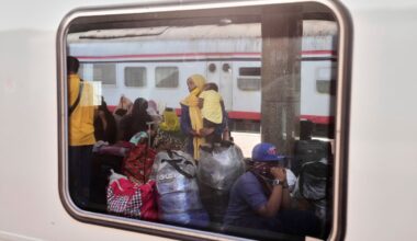 Egypt provides free train rides for Sudanese refugees returning home