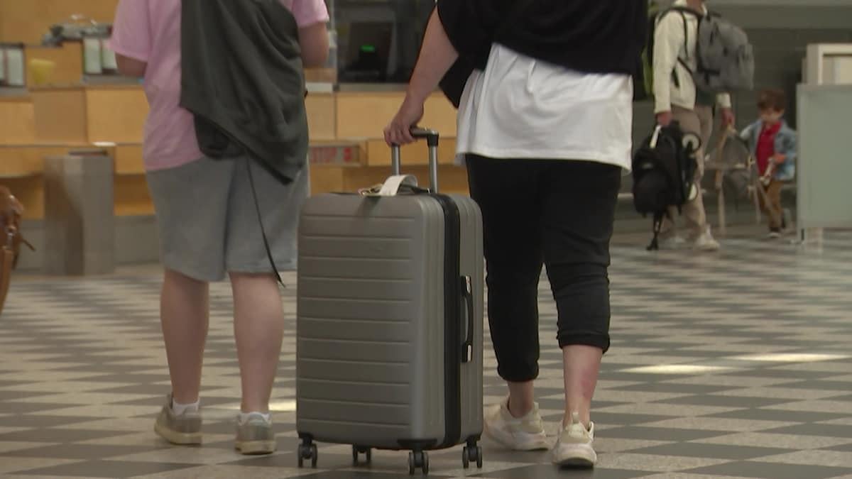 Falder du om på ferien sydpå? Så skal hospitalet kunne hente dine danske patientoplysninger [Ny EU-lovgivning giver læger adgang til vores patientoplysninger, uanset hvor i EU vi skal behandles]