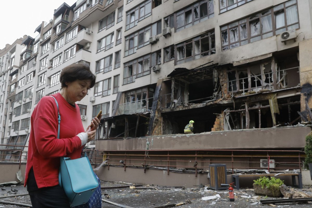 At least 1 killed, 9 injured as Russia, Ukraine trade aerial attacks