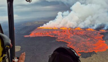 A new volcanic eruption in southwestern Iceland has prompted the evacuation of tourists from the renowned Blue Lagoon geothermal spa and a nearby campsite.