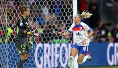 Polémica celebración de Inglaterra como campeona de la Eurocopa: Cata Coll sufrió un 'en la cara' de Kelly tras el penalti decisivo | Fútbol