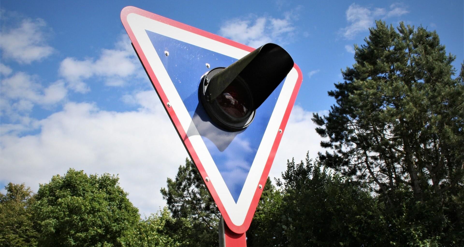 50-årig sigtes for at stjæle klokker ved seks jernbaneoverkørsler