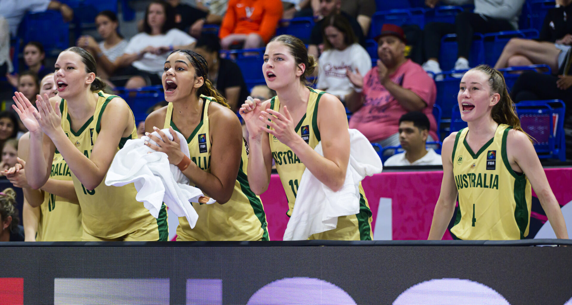 Australia's Gems edge out France in thriller